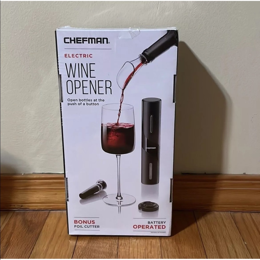 Brand New Chefman Electric Wine Opener 4 Piece Kit in Black